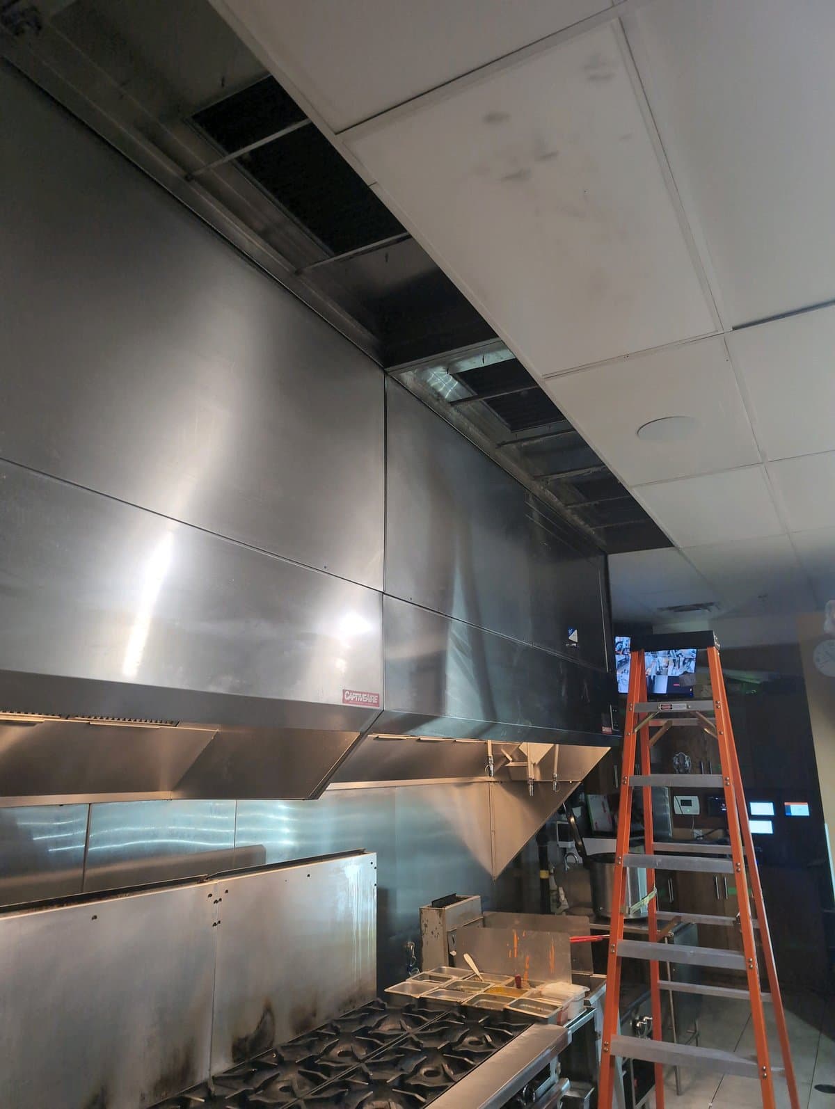 Kitchen hood and commercial HVAC make-up air service in Calgary restaurant