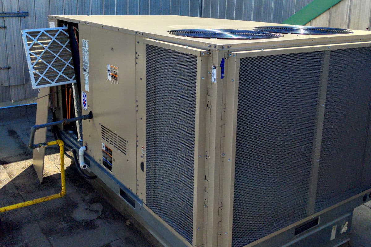 On-site commercial refrigeration service